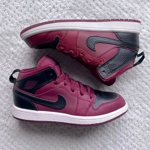 Nike Air Jordan Retro 1 Team Red/Black size 1.5Y